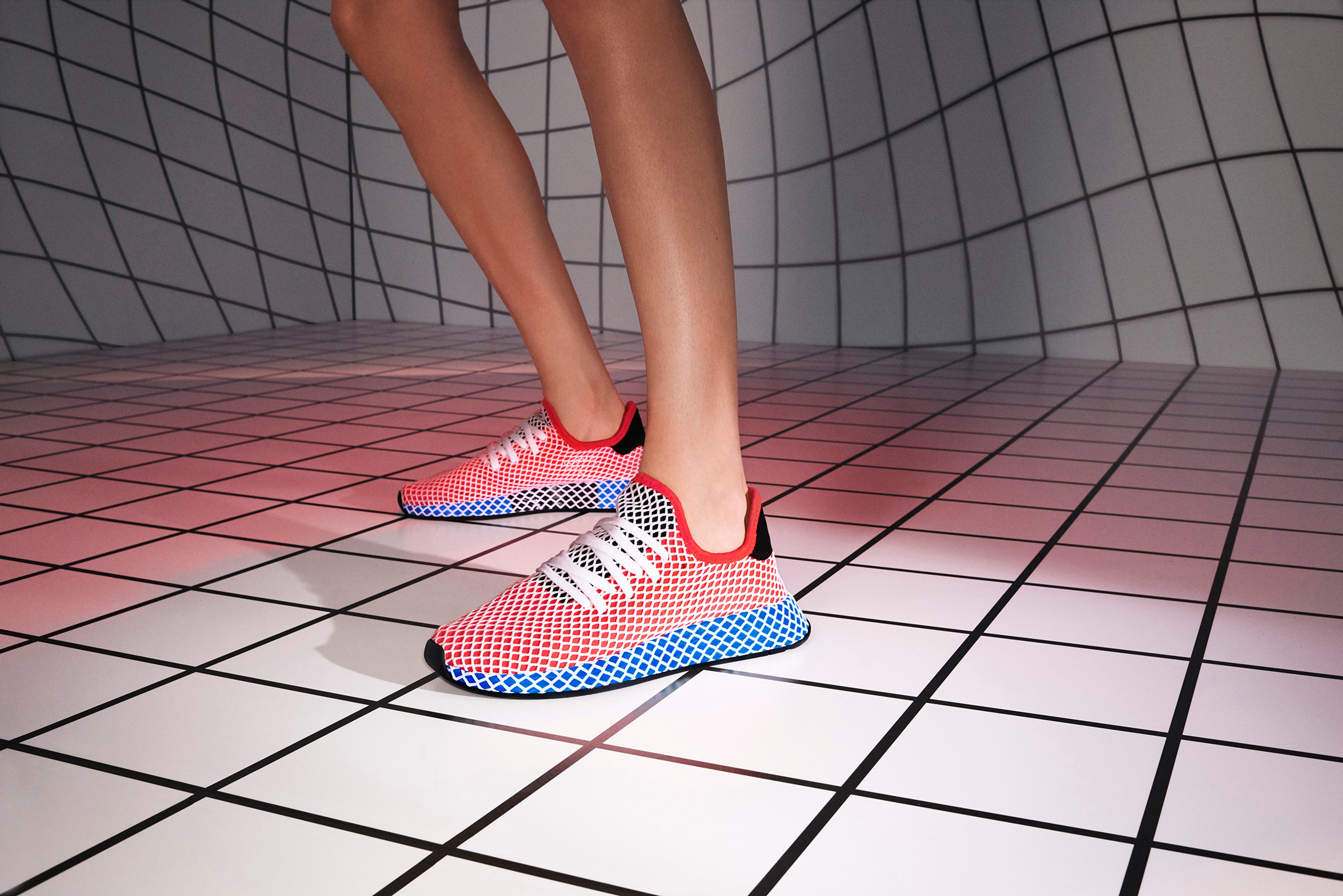 SS18_DEERUPT_QC2624_AC8466_DIRECTIONAL_ON_FOOT_13_012_RGB